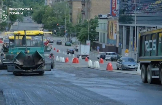 Ремонтом дороги пробили дыру в бюджете – чиновников «Киевавтодора» будут судить за убыточный ремонт дорог на сумму 5 млн гривен