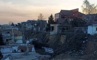 На Одещині масштабний зсув ґрунту – частина вулиці з будинками сповзла до моря