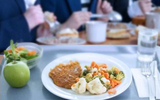 Кабмін дозволив громадам самостійно визначати співфінансування шкільного харчування