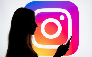 Стала залежною від YouTube та Instagram: суд зобов’язав виплатити компенсацію 20-річній дівчині