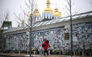 Украина может столкнуться с дефицитом средств на оборону уже летом — Bloomberg