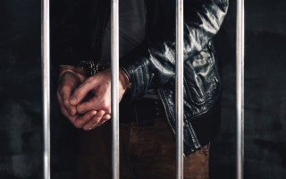 На Хмельниччині 9-річний хлопчик помер після розпиття алкоголю з 55-річним сусідом — його судитимуть