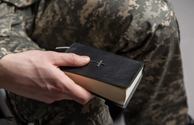 Военнообязанный по религиозным убеждениям просил альтернативную службу — апелляция: такая замена не предусмотрена законом