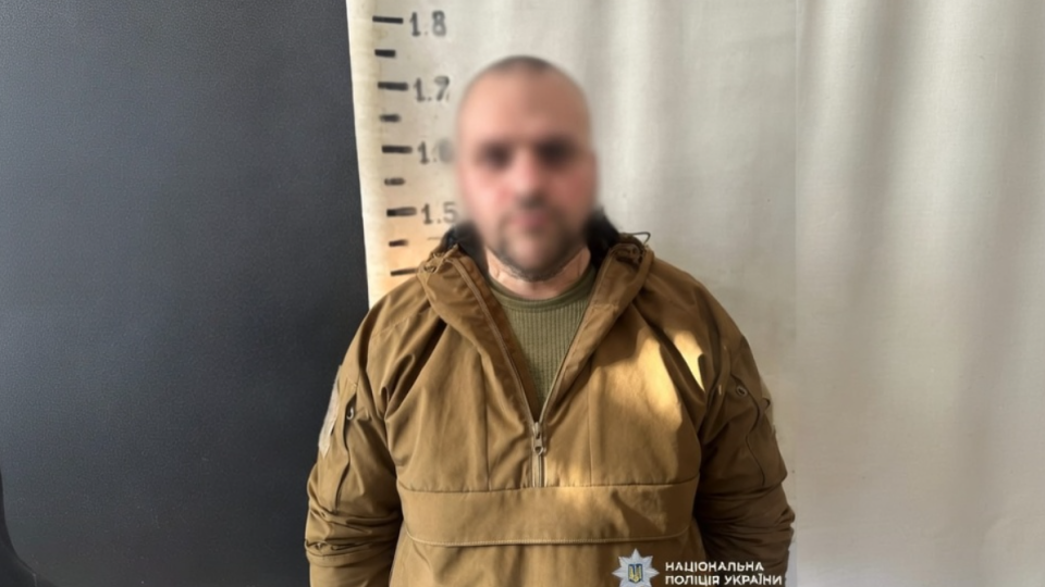 В Киеве аферист выманил у жены военнослужащего $5500 за «перевод» ее мужа в тыл