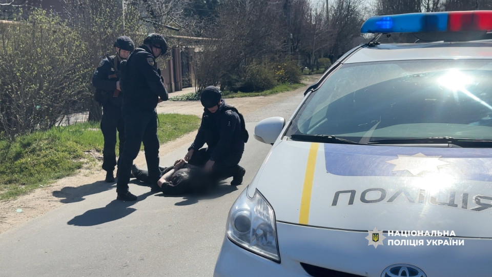 В Одессе военный в отпуске устроил стрельбу и взорвал гранату, фото