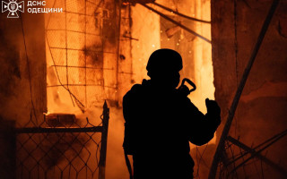 Масована атака дронами на Одесу: пошкоджено пологовий будинок, є загибла та поранені, фото