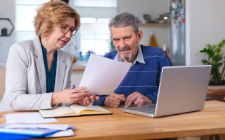 Як вийти на пенсію у 2026 році: вік, стаж та важливі строки