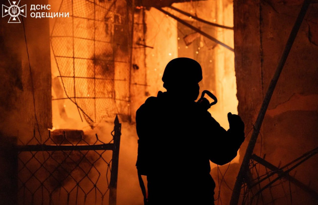 Массовая атака дронами на Одессу: поврежден родильный дом, есть погибшая и раненые, фото