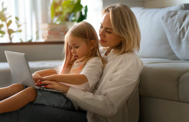 Яку податкову соціальну пільгу може отримати самотня мати у 2026 році: пояснення ДПС