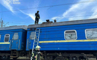 В Киеве на крыше поезда током ударило троих несовершеннолетних — один погиб на месте