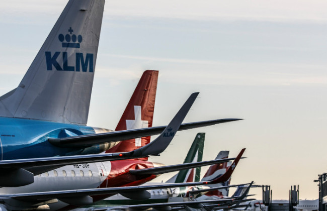 Ціни на квитки зростають, а рейси скорочують: авіагалузь накриває криза через війну в Ірані — Reuters