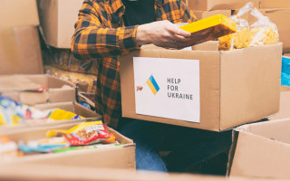 Іноземних волонтерів під час війни звільнили від вимоги довгострокової візи для посвідки