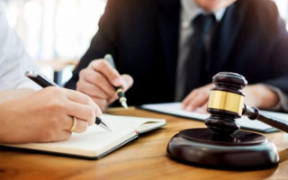 Украинцы за рубежом смогут получать бесплатную правовую помощь — закон