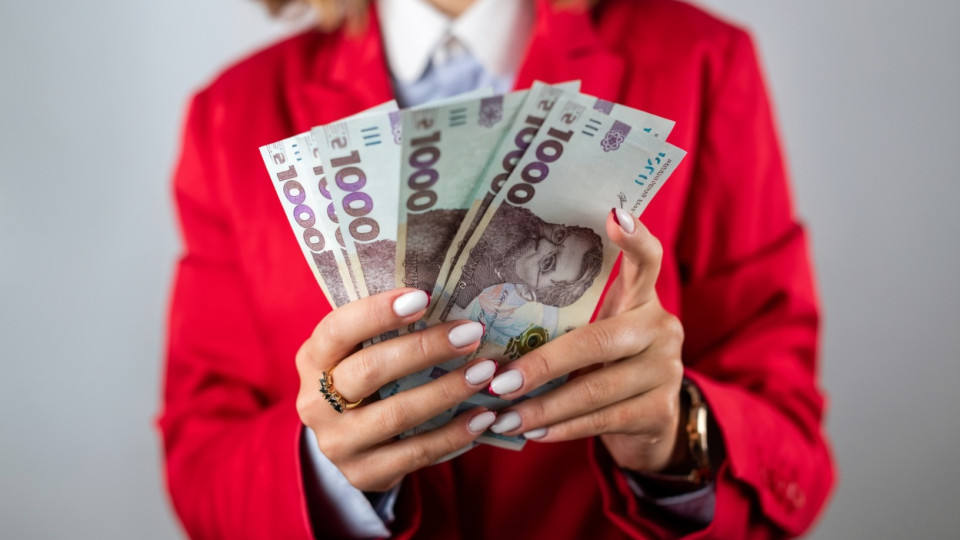 Рада планирует привлечь донорскую поддержку для доплат должностным лицам в размере до 50%