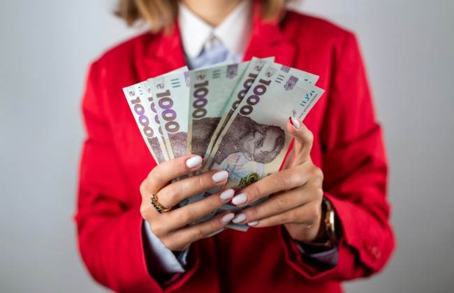 Рада планує залучити донорську підтримку для доплат посадовцям у розмірі до 50%