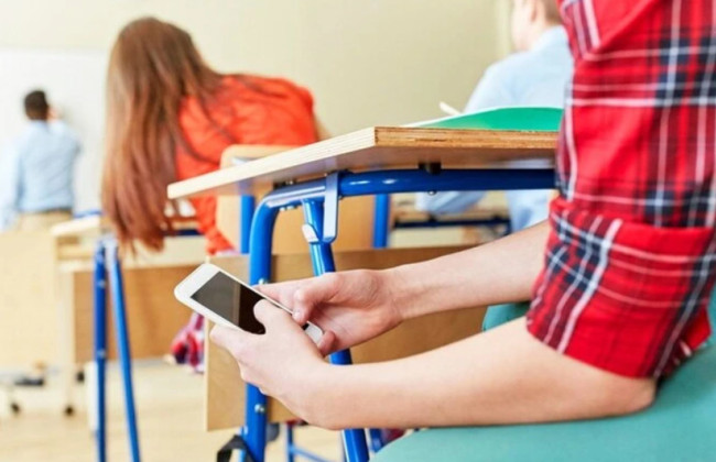 Нові обмеження для дітей на телефони у школах можуть ускладнити фіксацію порушень