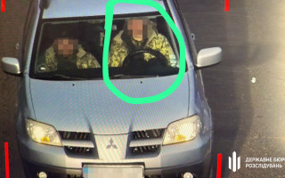 Втеча зі служби за 15 тисяч доларів — на Львівщині військових вивозили з частини додому за хабарі