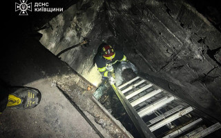 На Київщині дівчина під час святкування дня народження впала у 8-метрову шахту