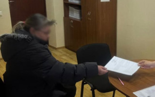 Киянці, яка утримувала у квартирі вовка та лисицю, повідомили про підозру