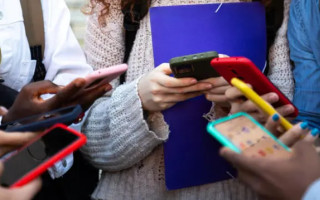 Індонезія запровадила обмеження доступу дітей до TikTok, YouTube та Instagram