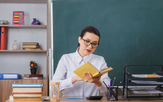 Чи має школа право забороняти звертання «пані вчителько»: пояснення омбудсмена