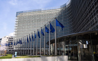 ЄС заборонив співробітникам використання ШІ-контенту у офіційних комунікаціях