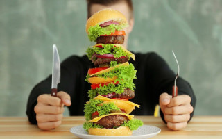 Как перестать «заедать» стресс — советы медиков