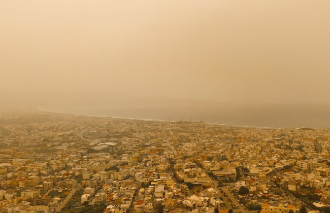 Потужна піщана буря накрила Крит – небо стало червоним, відео