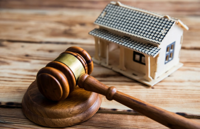 Під Києвом будинок ексгравця збірної «переписали» за фальшивою довіреністю — судитимуть військового