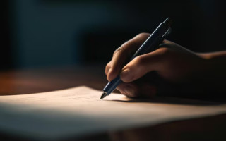 Подписала документ за свидетеля: в Британии юристку с 22-летним опытом отстранили от практики