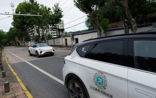 Більше 100 безпілотних таксі відмовили одночасно в Ухані – пасажири застрягли на 2 години в авто