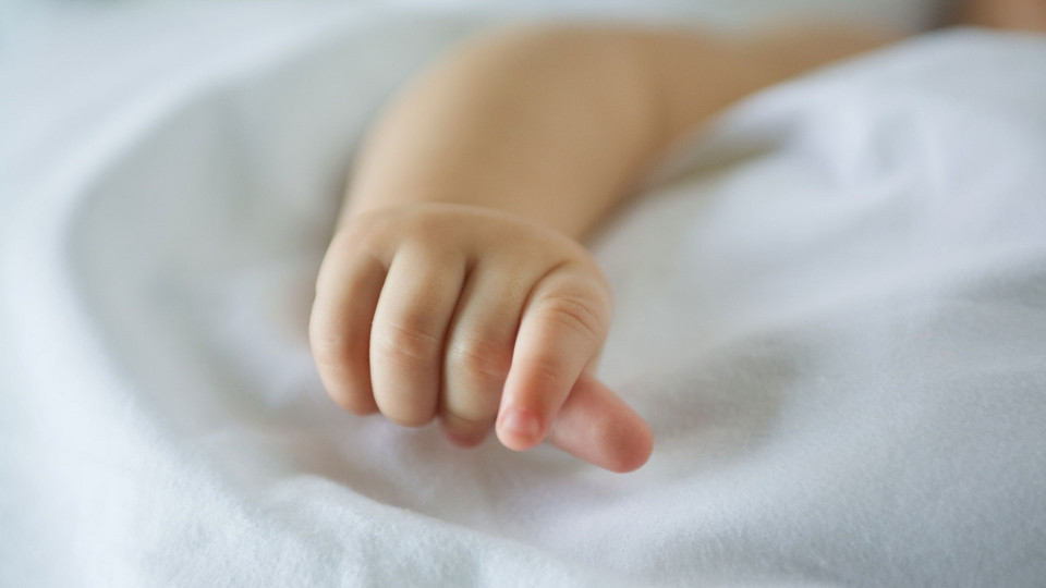 На Закарпатье мужчина принял роды двойни у ​​жены по инструкциям диспетчера «103»