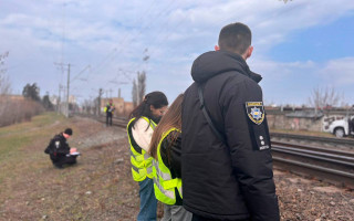 В Киеве погиб подросток, который катался между вагонами пригородного поезда