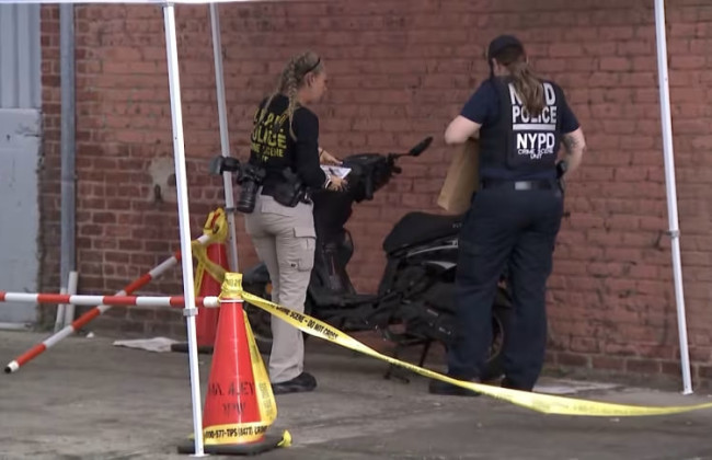 В Бруклине мужчины на мопеде открыли огонь по прохожим — в результате стрельбы погиб 7-месячный ребенок