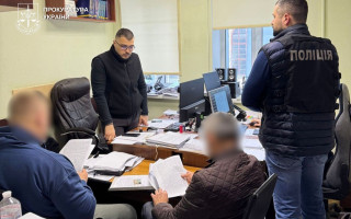 Металопереробний завод на Подолі труїв весь Київ – директору підприємства повідомлено про підозру