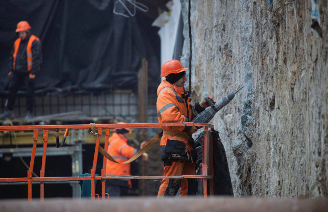 Через будівництво метро на Виноградар обмеження руху у Києві на проспекті Європейського Союзу продовжили