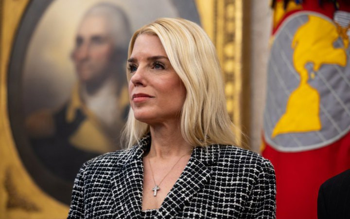 Дональд Трамп уволил генерального прокурора США Пэм Бонди — она переходит в частный сектор