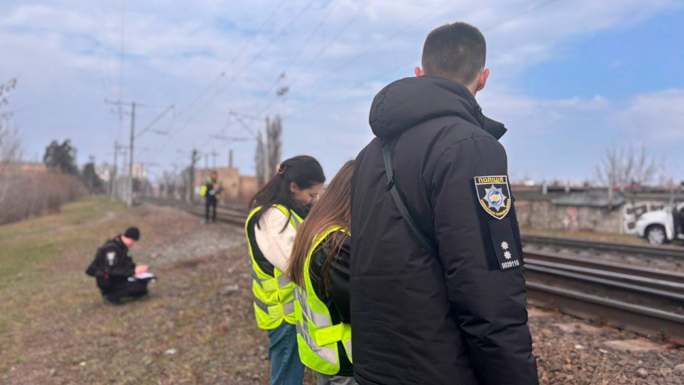 В Киеве погиб подросток, который катался между вагонами пригородного поезда
