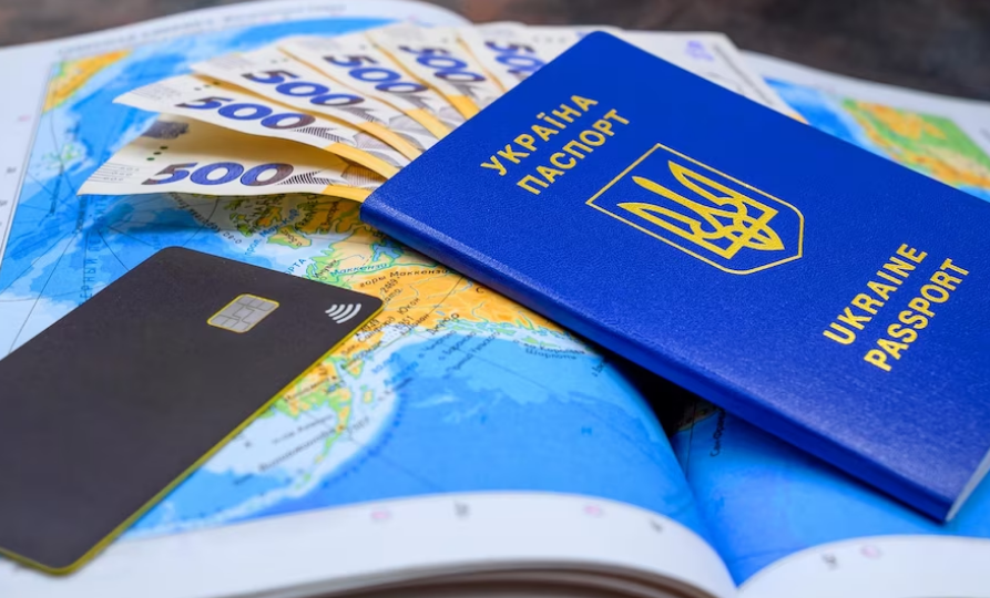 Может ли родственник получить ваш заграничный паспорт вместо вас — есть важный нюанс