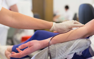 Працівник здав кров: як оформити оплачуваний день відпочинку