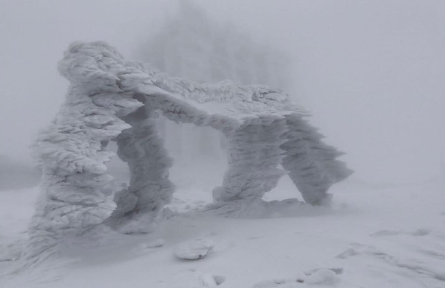 В Карпатах снова зимняя погода: туристов просят воздержаться от походов