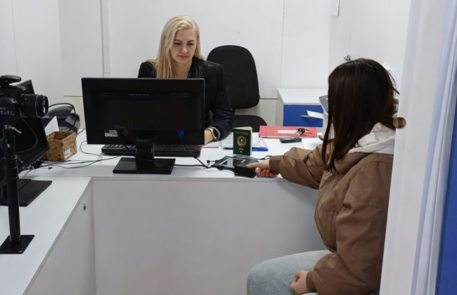 Ребенку — отдельный талон: в миграционной службе разъяснили правила электронной очереди