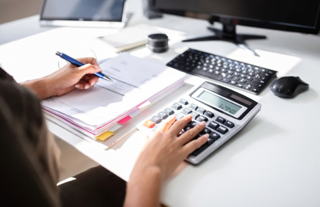 Завищувала собі зарплату: на Одещині судитимуть бухгалтерку за привласнення понад 200 тисяч гривень