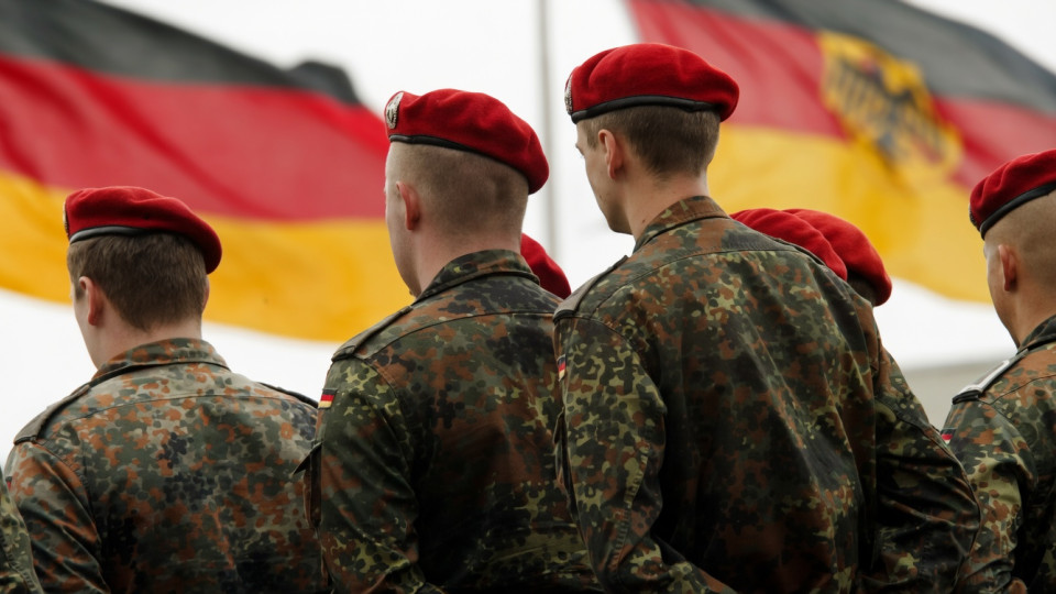 Германия ограничила выезд за границу для мужчин в возрасте от 17 до 45 лет