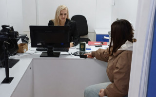 Дитині — окремий талон: у міграційній службі роз’яснили правила електронної черги