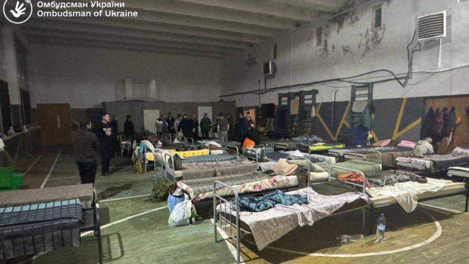 Антисанитария и игнорирование болезней — в Ужгородском ТЦК зафиксировали нарушения прав человека, фото и видео