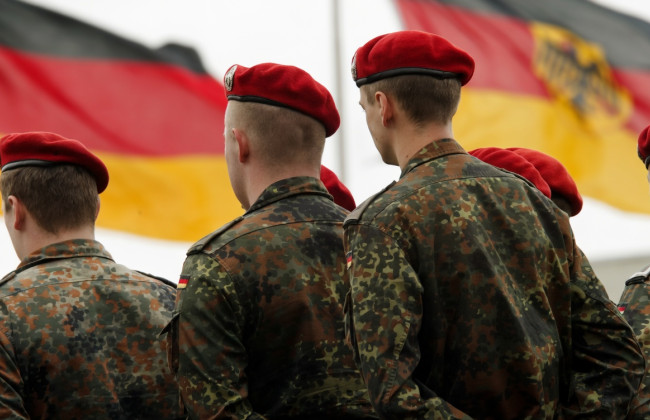 Німеччина обмежила виїзд за кордон для чоловіків віком від 17 до 45 років