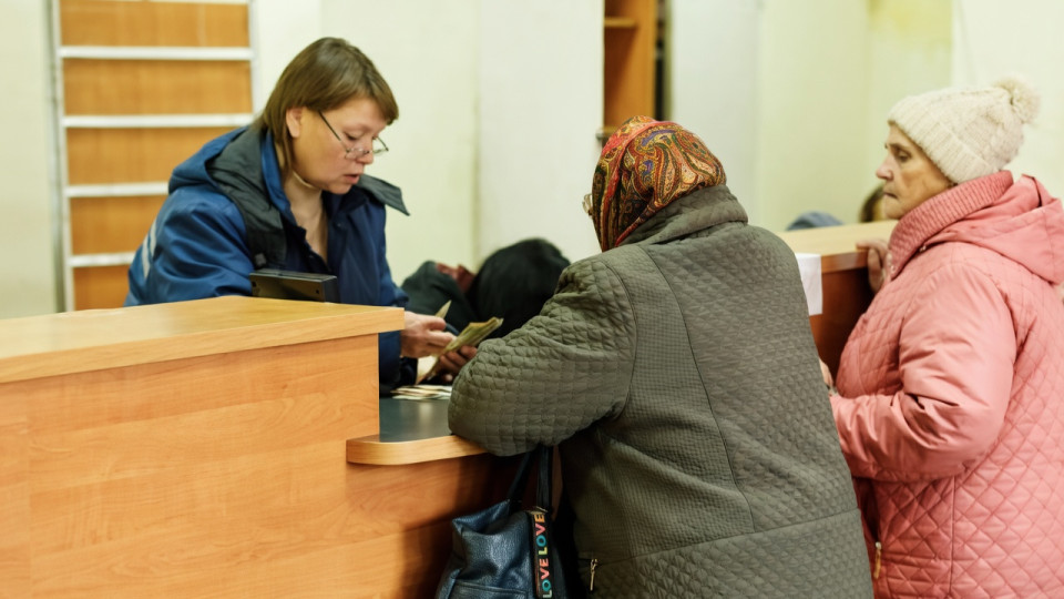 ПФУ сам изменил вид пенсии и начислил больше — обязана ли пенсионерка возвращать 32 тысячи гривен