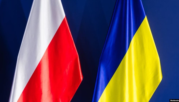 В Польше украинцам заменяют статус PESEL UKR на карту пребывания CUKR — что нужно знать
