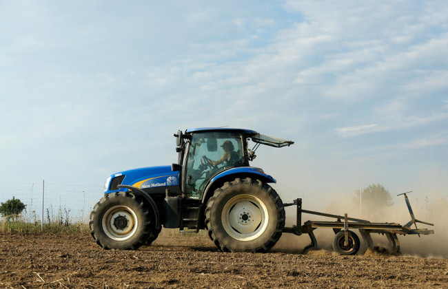 В Украине упростили требования к водителям сельхозтехники: что изменилось
